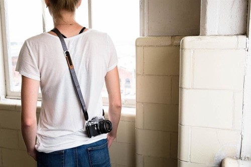 Pasek na szyję do małego aparatu Peak Design Leash v3 - Ash