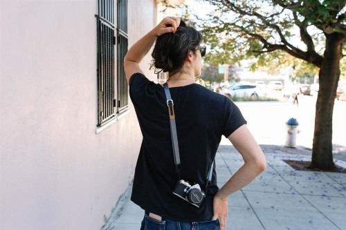 Pasek na szyję do małego aparatu Peak Design Leash v3 - Ash