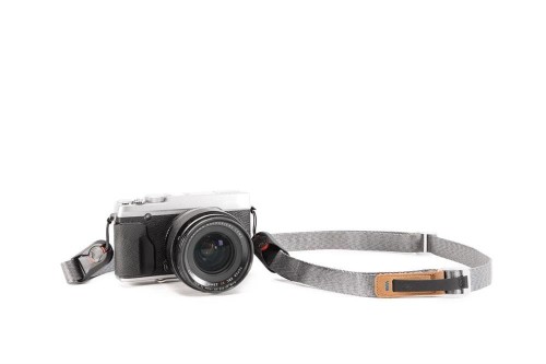Pasek na szyję do małego aparatu Peak Design Leash v3 - Ash