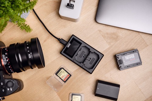 Ładowarka na dwa akumulatory z wyświetlaczem Newell FDL-USB-C do akumulatorów LP-E6 Canon
