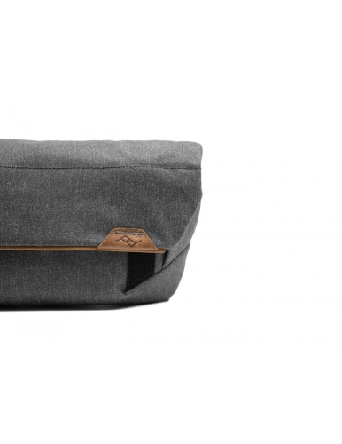 peak-design-field-pouch-charcoal-v2-grafitowy-z-paskiem (5).jpg