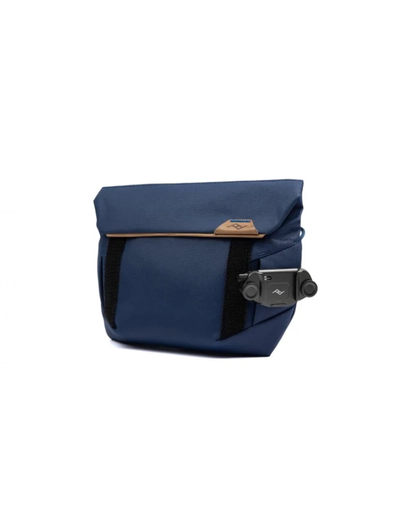 peak-design-field-pouch-midnight-v2-niebieski-z-paskiem (8).jpg