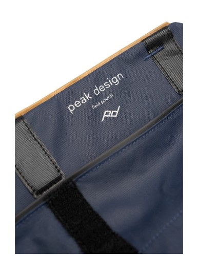 peak-design-field-pouch-midnight-v2-niebieski-z-paskiem (10).jpg
