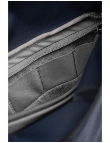 peak-design-field-pouch-midnight-v2-niebieski-z-paskiem (11).jpg
