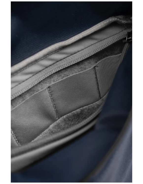 peak-design-field-pouch-midnight-v2-niebieski-z-paskiem (11).jpg