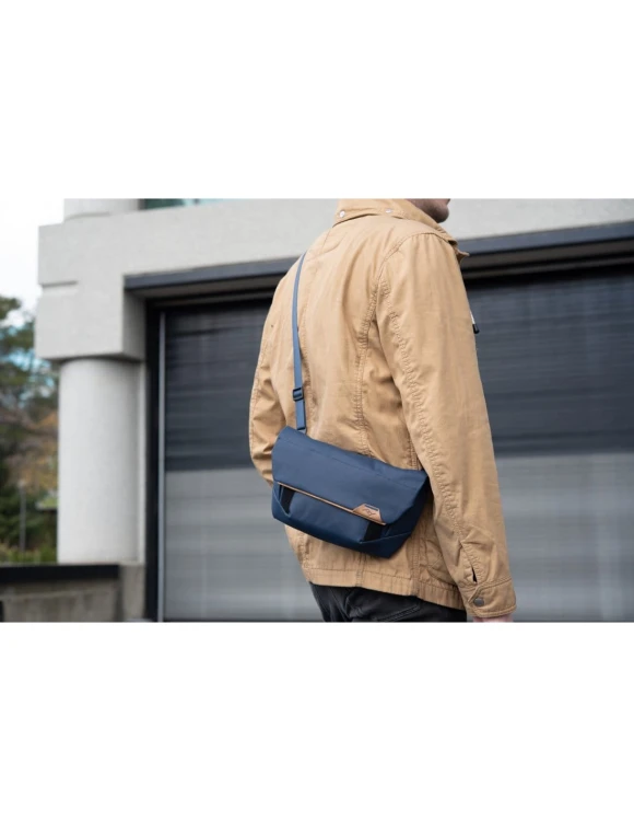 peak-design-field-pouch-midnight-v2-niebieski-z-paskiem (14).jpg
