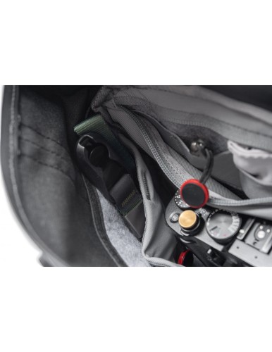 copy-of-peak-design-field-pouch-black-v2-czarny-z-paskiem (17).jpg