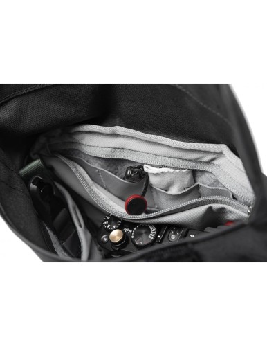 copy-of-peak-design-field-pouch-black-v2-czarny-z-paskiem (18).jpg
