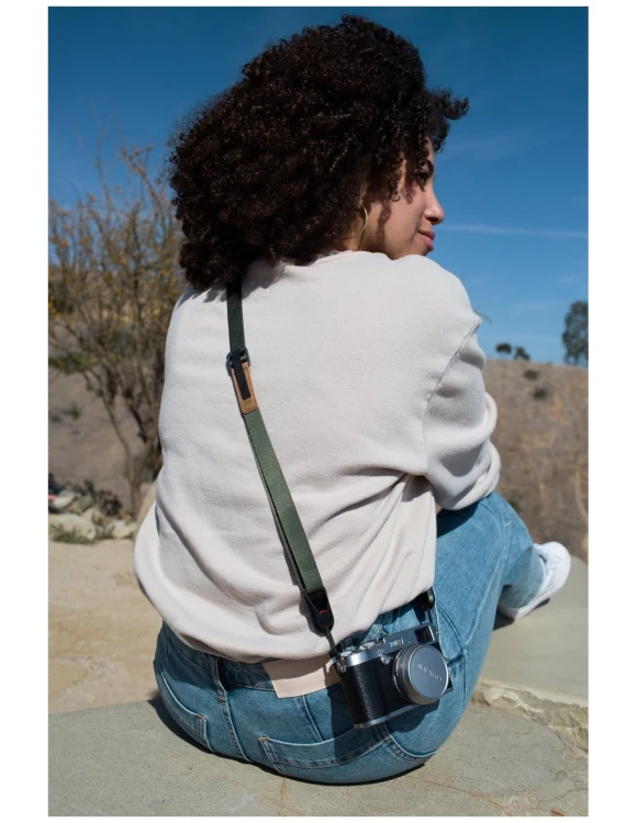 Pasek na szyję do małego aparatu Peak Design Leash v3 - Sage Szarozielony