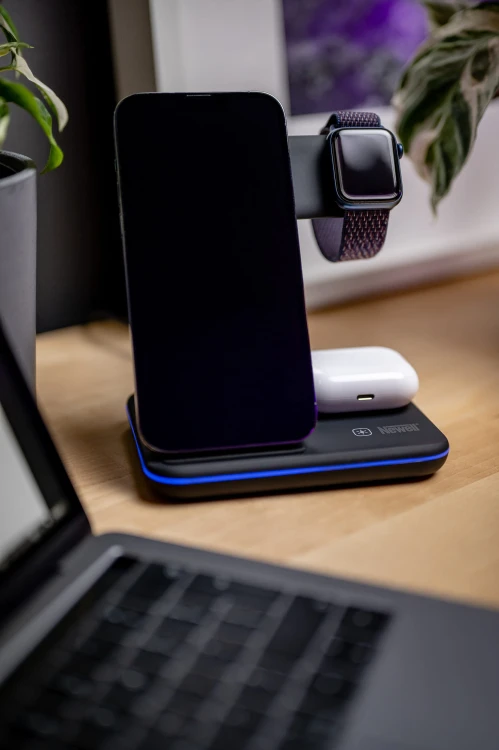 Indukcyjna ładowarka do smartfona, smartwacha i słuchawek Newell induOne N-GY-Z5A