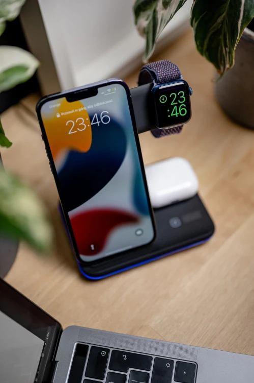 Indukcyjna ładowarka do smartfona, smartwacha i słuchawek Newell induOne N-GY-Z5A