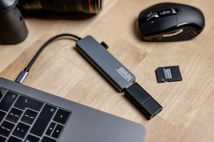 Czytnik kart pamięci Newell Hub USB 5w1