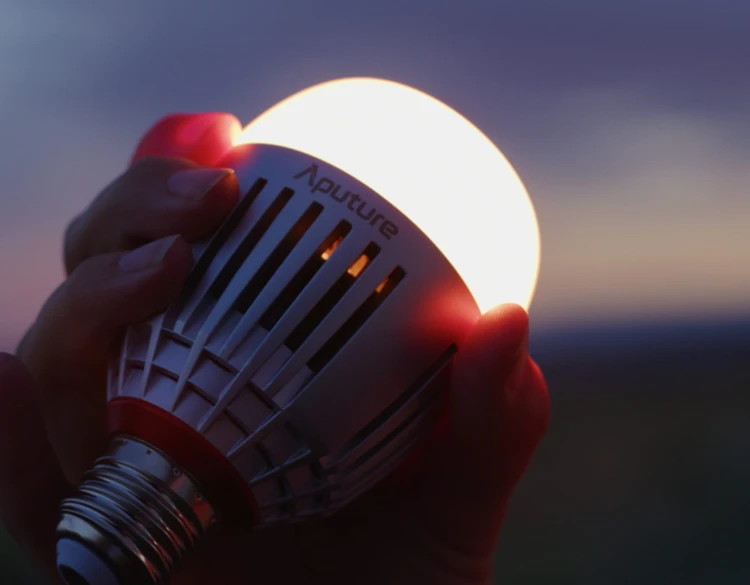 Żarówka LED RGB z akumulatorem Aputure Accent B7c