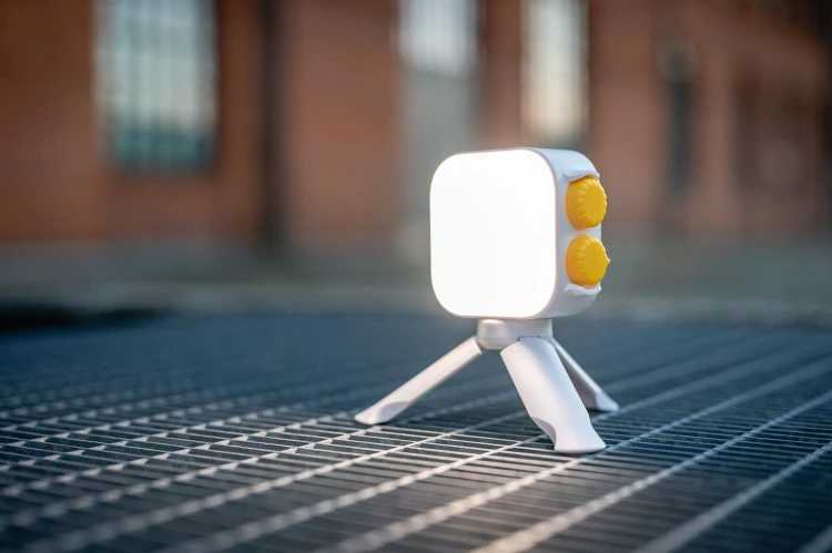 Lampa LED Newell RGB Cutie Pie - biała, mini lampa do smartfona