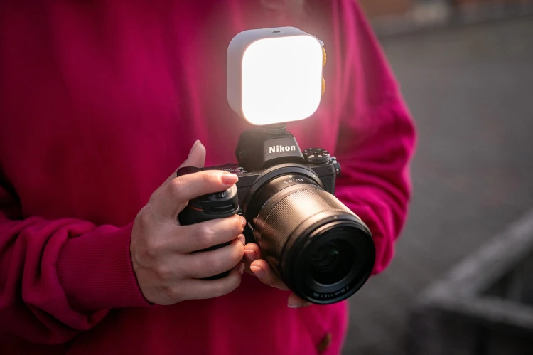 Lampa LED Newell RGB Cutie Pie - biała, mini lampa do smartfona