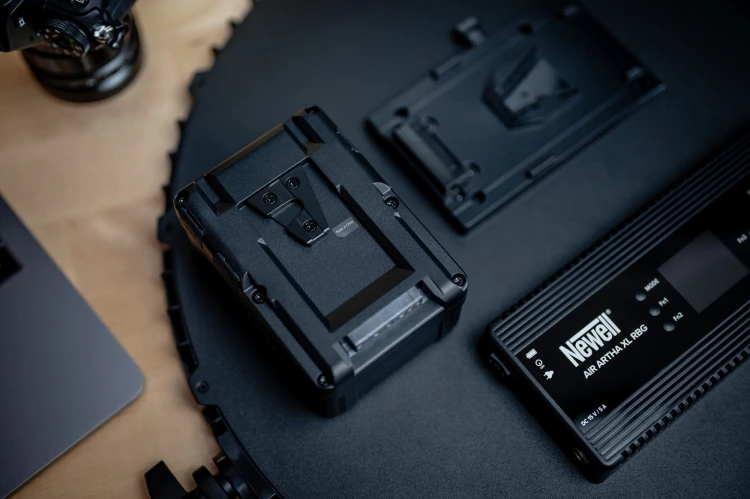 Akumulator Newell BP-150 LCD V-Mount