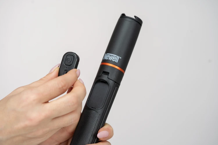 Mały statyw do telefonu Newell M-Pod Pro z funkcją monopodu i pilotem
