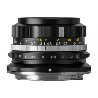 Obiektyw Voigtlander Nokton D35 mm f/1,2 do Nikon Z widok z boku