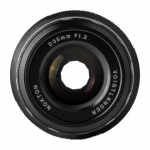 Obiektyw Voigtlander Nokton D35 mm f/1,2 do Nikon Z - widok przedniej soczewki