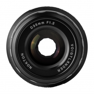 Obiektyw Voigtlander Nokton D35 mm f/1,2 do Nikon Z - widok przedniej soczewki