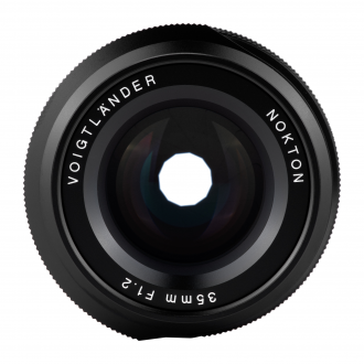Obiektyw Voigtlander Nokton 35 mm f/1,2 do Fujifilm X - widok od frontu, od strony soczewki